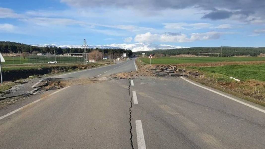 Kırılan fayın merkezi bulundu: Yıkımın başlangıcı Tevekkeli Köyü'nde 3